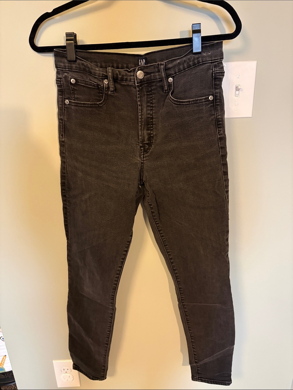 GAP Women’s Charcoal Skinny Jeans